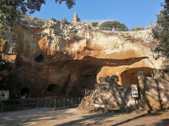 Cuma archeologia e storia nel cuore dei Campi Flegrei Lucamato / Shutterstock.com 