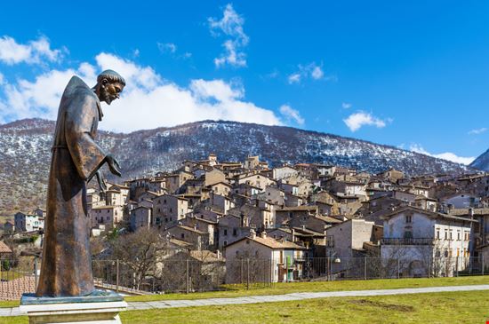 Sentiero del Cuore La passeggiata per eccellenza a Scanno ValerioMei - Shutterstock.com 