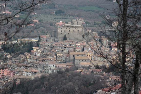 Castello Orsini Castello Orsini marcovarro - Istockphoto.com 