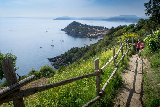 Passeggiata Punta Manara Passeggiata Punta Manara robertonencini - Shutterstock.com 