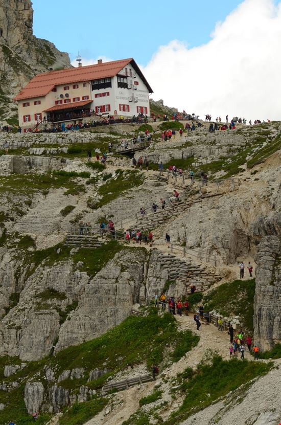 Rifugio Locatelli Rifugio Locatelli MaPaSa - Shutterstock.com 