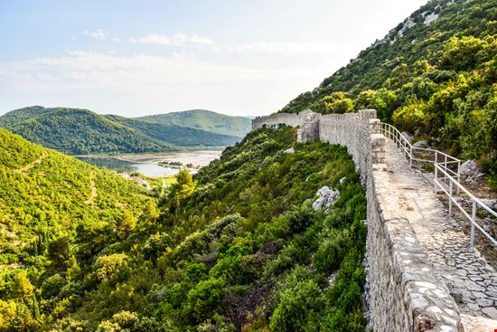 Le mura di Ston La 'Grande Muraglia' della Croazia stock.adobe.com 