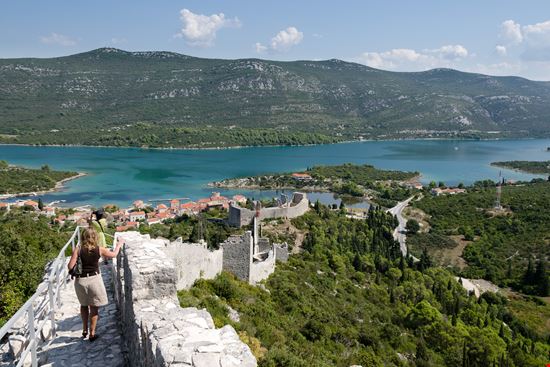 Le mura di Ston La 'Grande Muraglia' della Croazia stock.adobe.com 