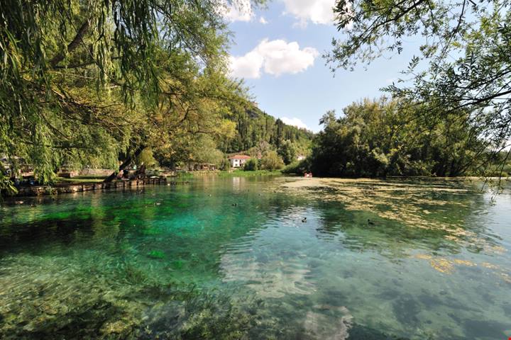 Il borgo di Cicerone è la sorpresa della Ciociaria dove scoprire castelli longobardi e isole che si muovono