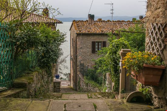 Monte del Lago Monte del Lago Buffy1982 - Shutterstock.com 