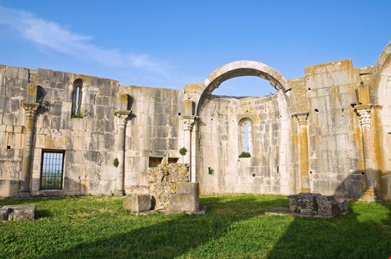 Chiesa Incompiuta Chiesa Incompiuta Mi.Ti. - Shutterstock.com 