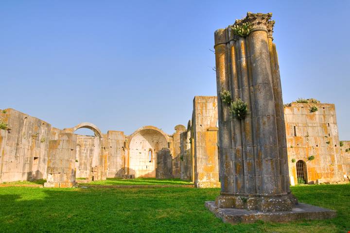 Non è una chiesa come tutte le altre, ma l'unica e sola Incompiuta d'Italia: dove si trova un capolavoro che ha fatto dell'incompiutezza la sua grande bellezza