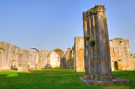 Chiesa Incompiuta Chiesa Incompiuta Mi.Ti. - Shutterstock.com 