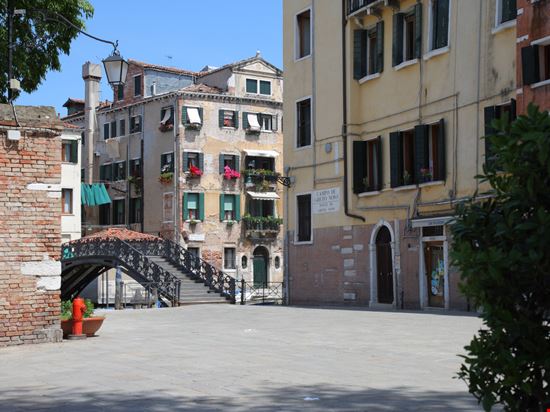 Ghetto Ghetto Vladimir Daragan - Shutterstock.com 