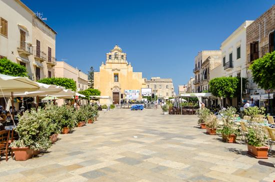 Favignana Favignana Marco Rubino / Shutterstock.com Marco Rubino / Shutterstock.com