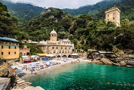 San Fruttuoso di Capodimonte L'abbazia sul mare della Liguria stock.adobe.com 