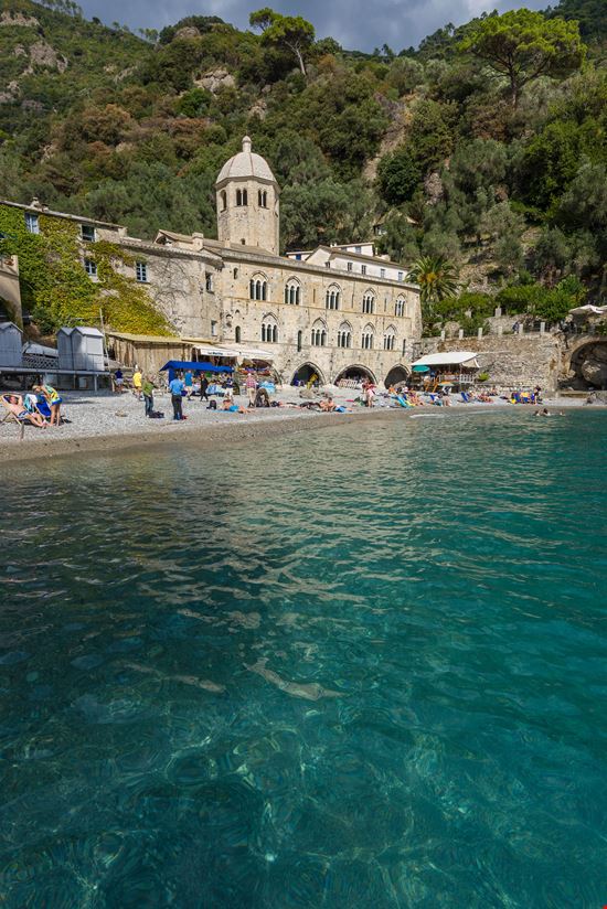 San Fruttuoso di Capodimonte L'abbazia sul mare della Liguria stock.adobe.com 