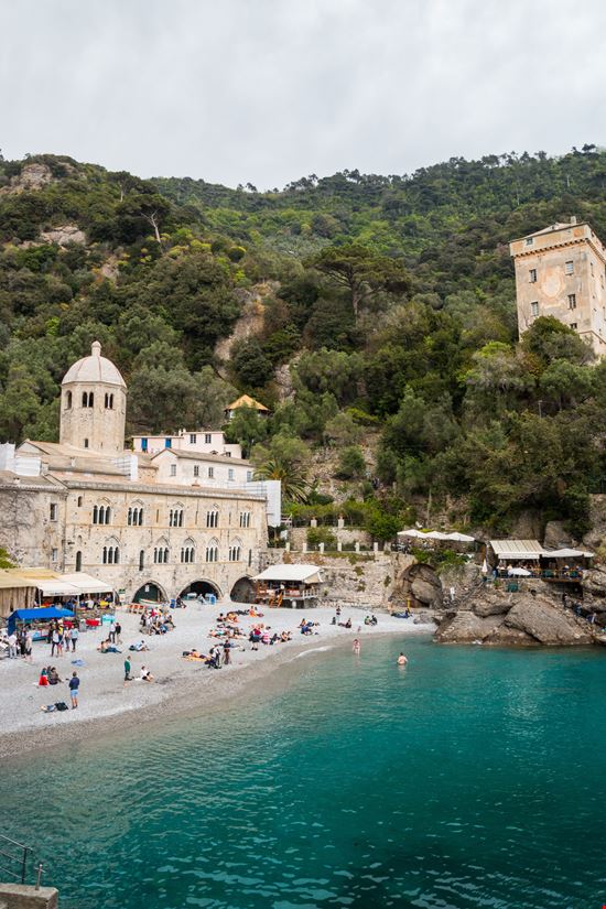 San Fruttuoso di Capodimonte L'abbazia sul mare della Liguria stock.adobe.com 
