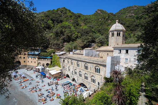 San Fruttuoso di Capodimonte L'abbazia sul mare della Liguria stock.adobe.com 