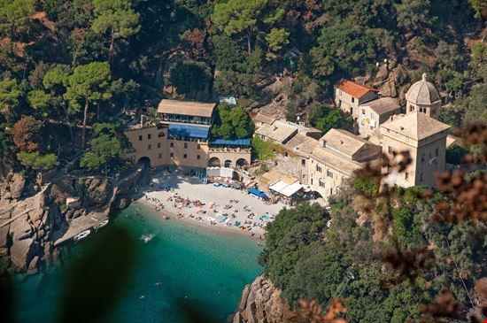 San Fruttuoso di Capodimonte L'abbazia sul mare della Liguria stock.adobe.com 