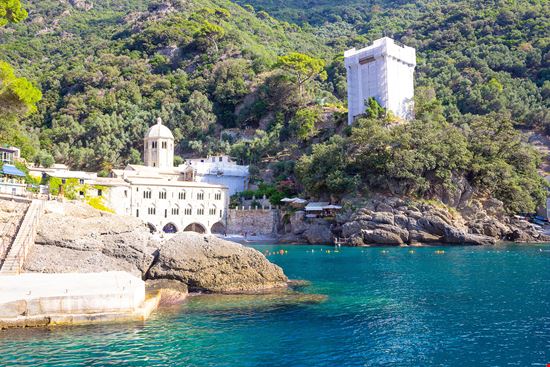 San Fruttuoso di Capodimonte L'abbazia sul mare della Liguria stock.adobe.com 