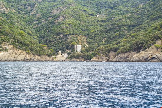 San Fruttuoso di Capodimonte L'abbazia sul mare della Liguria stock.adobe.com 