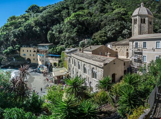 San Fruttuoso di Capodimonte L'abbazia sul mare della Liguria stock.adobe.com 