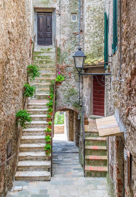 Capalbio Borgo antico  stock.adobe.com 