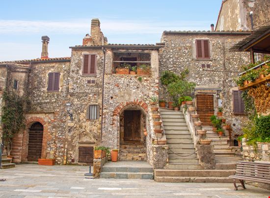 Capalbio Borgo antico  stock.adobe.com 