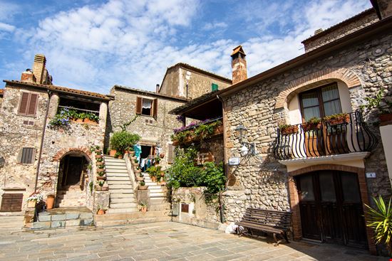 Capalbio Borgo antico  stock.adobe.com 