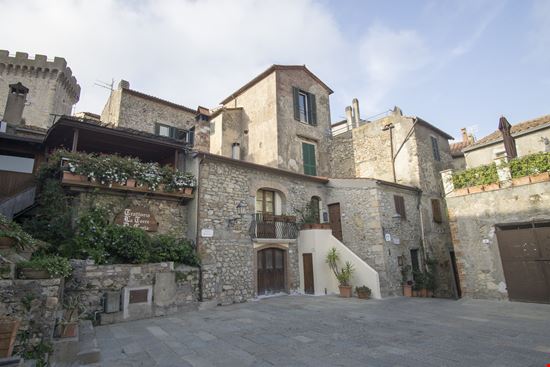 Capalbio Borgo antico  stock.adobe.com 