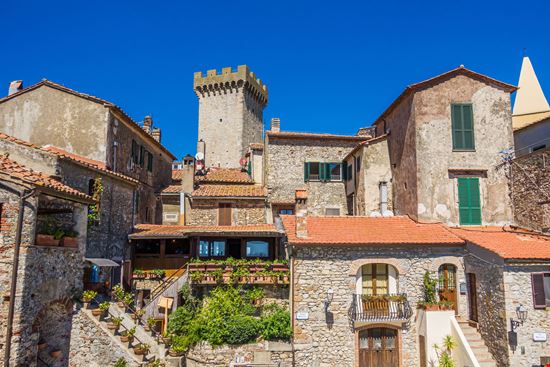 Capalbio Borgo antico  stock.adobe.com 