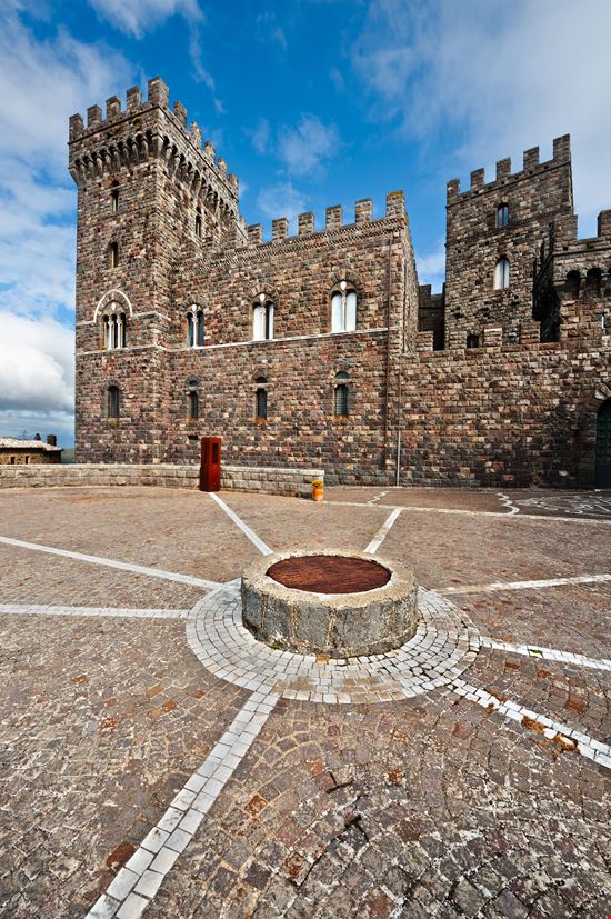Torre Alfina Castello stock.adobe.com 