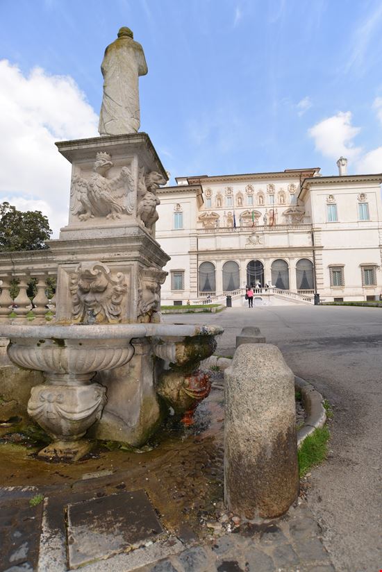Roma Galleria Borghese  stock.adobe.com 