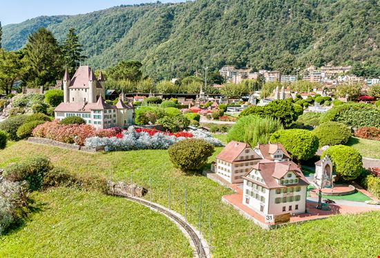 Swissminiatur Swissminiatur elesi - Shutterstock.com 