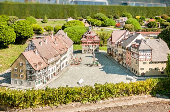 Swissminiatur Swissminiatur elesi / Shutterstock.com 