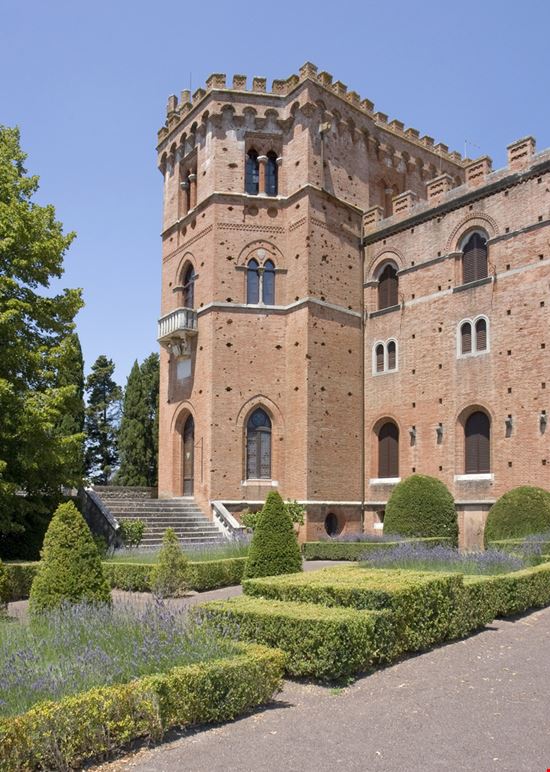 Castello di Brolio Castello di Brolio PRILL / Shutterstock.com 