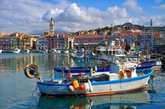 Imperia Imperia LianeM - Shutterstock.com 
