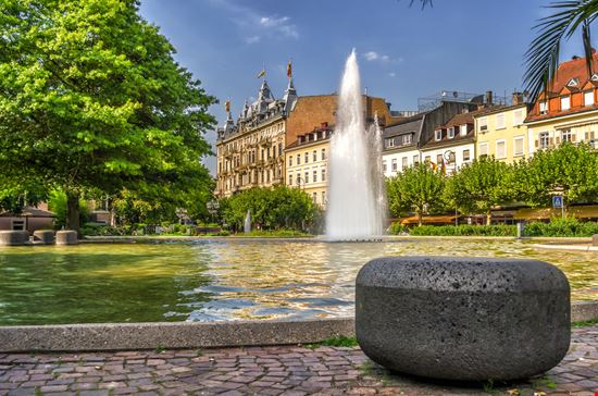 Baden Baden Baden Baden Alex Tor - Shutterstock.com 