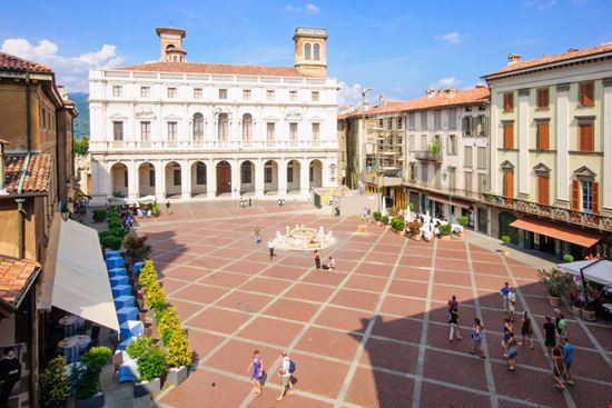 Piazza Vecchia Piazza Vecchia RnDmS / Shutterstock.com 