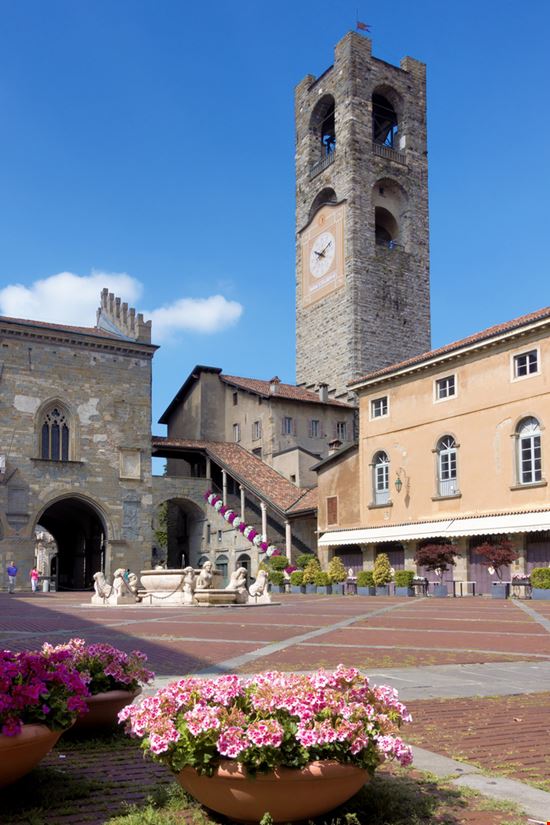 Piazza Vecchia Piazza Vecchia Philip Bird LRPS CPAGB / Shutterstock.com 