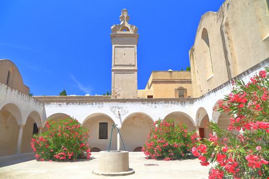 Certosa di San Giacomo Certosa di San Giacomo Inu - Shutterstock.com 