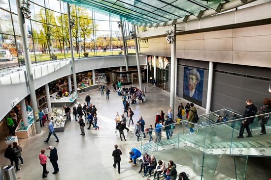 Van Gogh Museum Van Gogh Museum Alexander Tolstykh / Shutterstock.com 