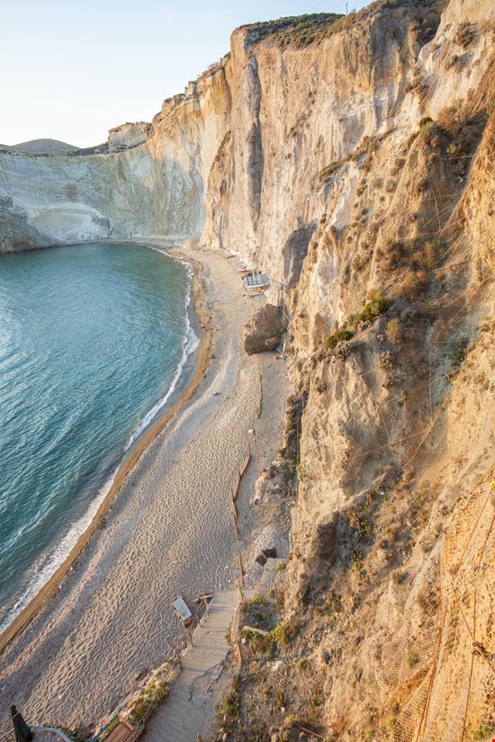 Isola di Ponza Spiaggia di Chiaia di Luna stock.adobe.com 