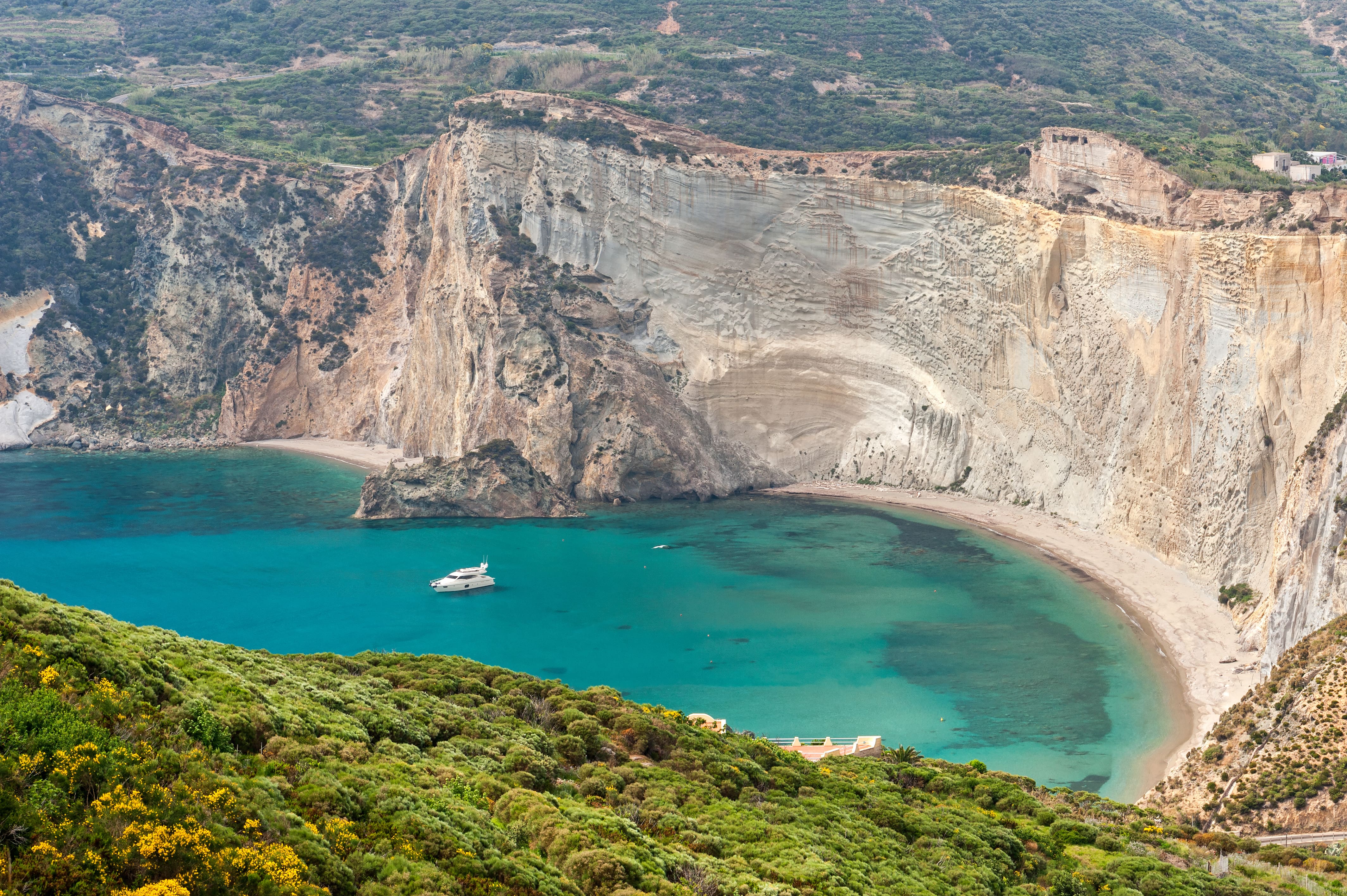 Isole Covid-free in Italia, l’idea antivirus greca arriva anche da noi 