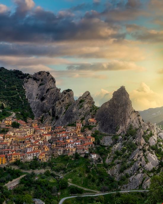 Castelmezzano Castelmezzano Shutterstock.com 