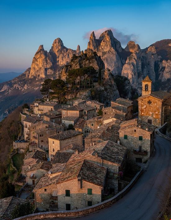 Castelmezzano Castelmezzano Shutterstock.com 