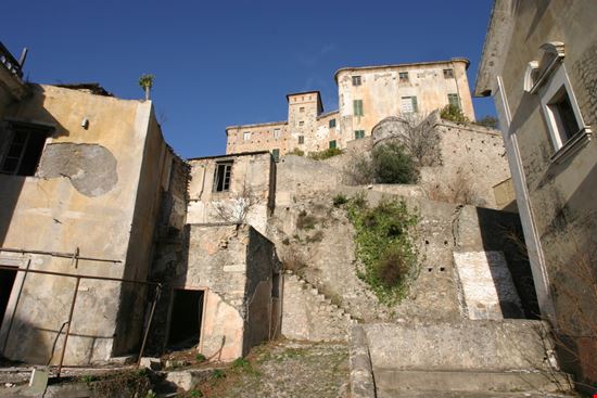 Balestrino Il borgo fantasma in Liguria Luca Grandinetti / Shutterstock.com 