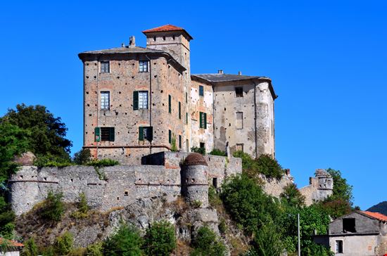 Balestrino Il borgo fantasma in Liguria maudanros - Shutterstock.com 