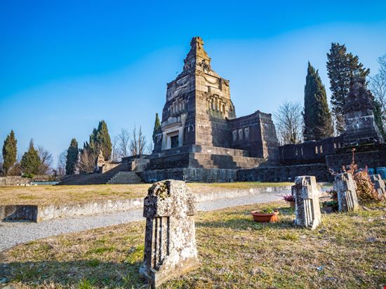 Crespi d'Adda Il villaggio industriale arkanto - Shutterstock.com 