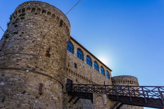 Civitacampomarano Il Castello di Civitacampomarano SerFeo - Shutterstock.com 