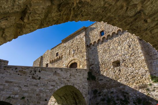 Civitacampomarano Il Castello di Civitacampomarano SerFeo - Shutterstock.com 