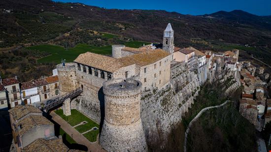 Civitacampomarano Il Castello di Civitacampomarano Marco Antonecchia - Shutterstock.com 