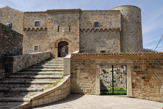 Civitacampomarano Il Castello di Civitacampomarano Cenz07 / Shutterstock.com 