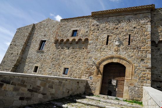 Civitacampomarano Il Castello di Civitacampomarano Cenz07 / Shutterstock.com 